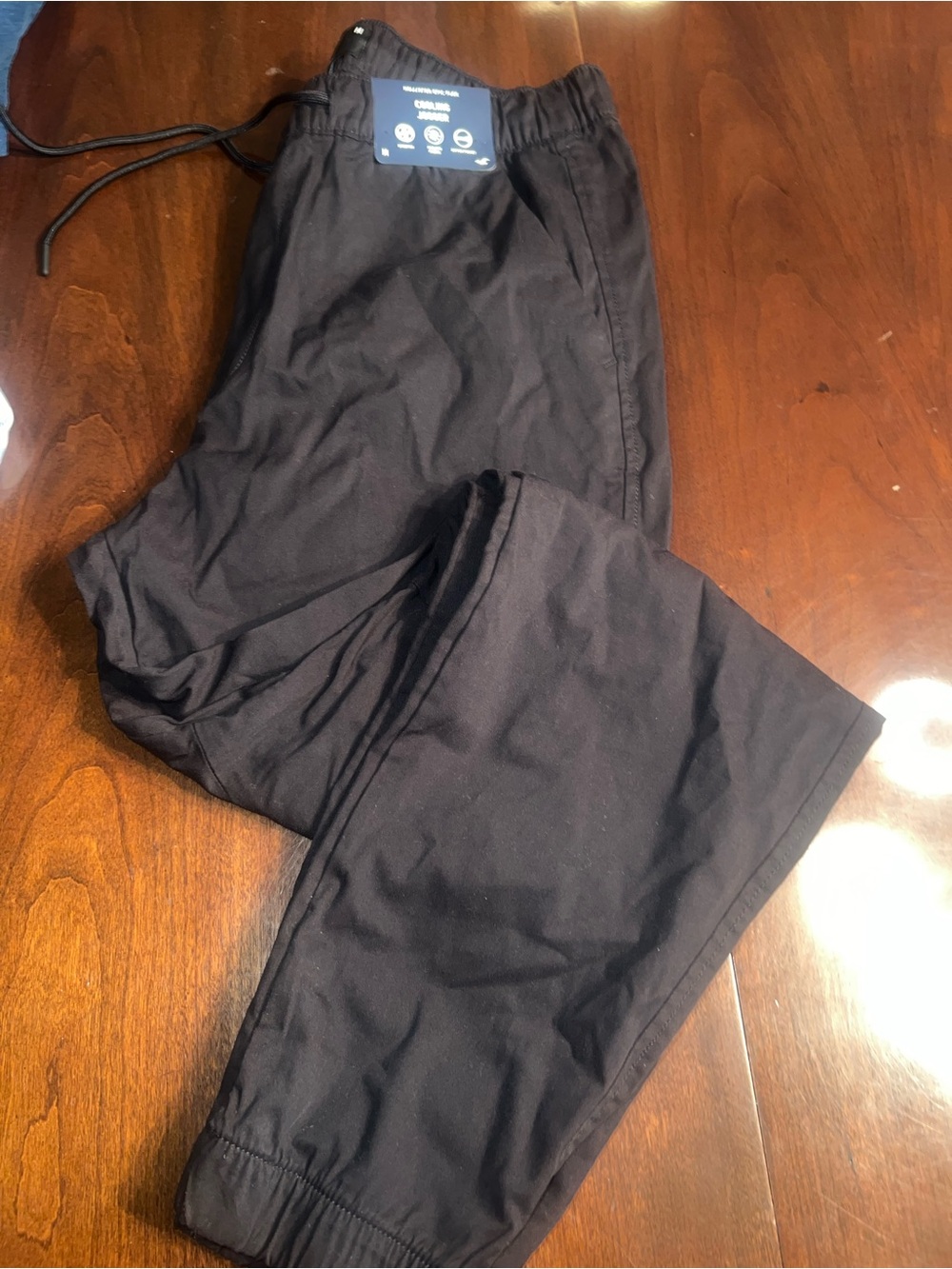 Hollister cooling joggers size medium- new with tags